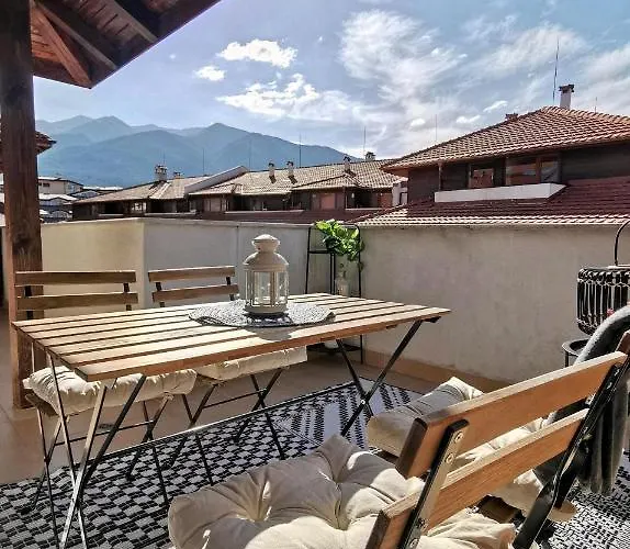 **mountain** Views Just Next To The Gondola Lift 班斯科